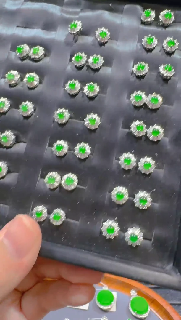 【闪购商品】翡翠耳饰未镶嵌天然a货翡翠+发其一