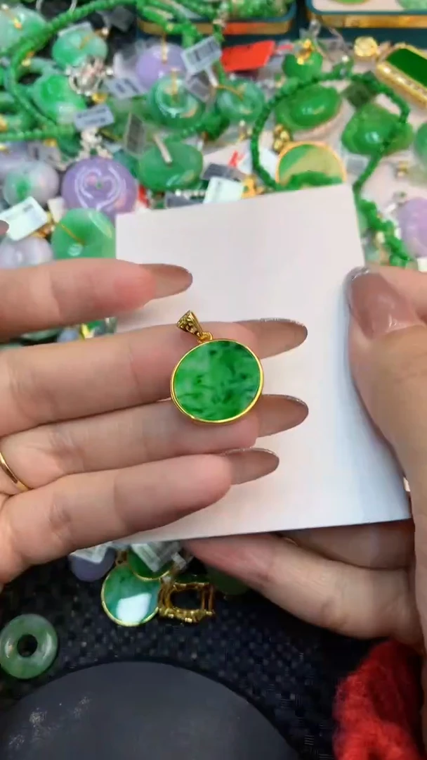 颈饰未镶嵌翡翠1