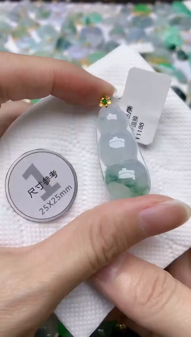 颈饰18K金镶嵌翡翠天然A货翡翠