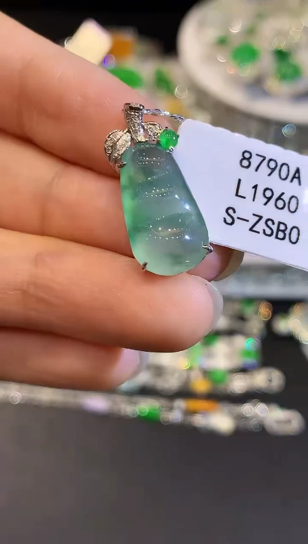 翡翠18K金镶嵌吊坠(不含链)L1960多样性发其一