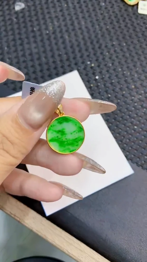 颈饰未镶嵌翡翠1