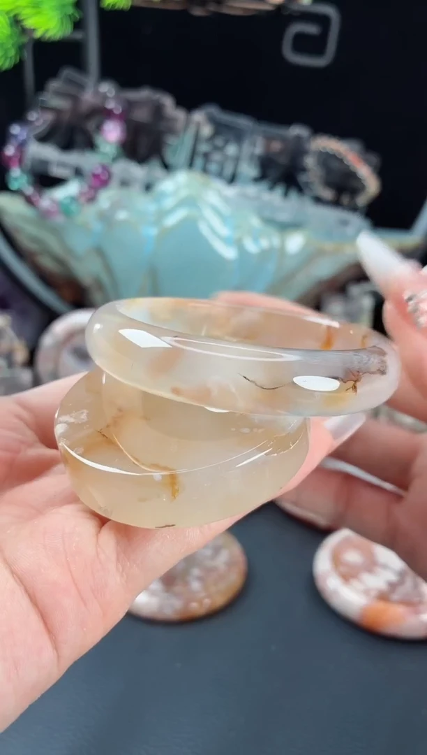 石英质玉手镯（圆镯）未镶嵌57