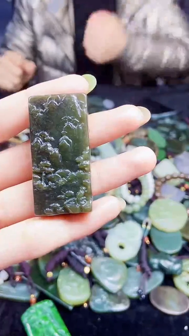 颈饰未镶嵌和田玉1