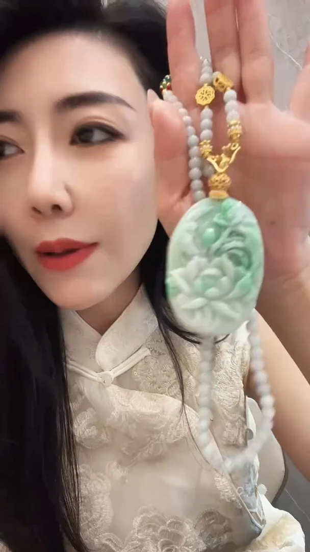 翡翠未镶嵌颈饰喜上眉梢