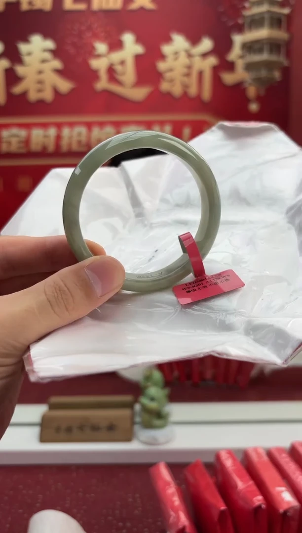 【闪购商品】翡翠手镯未镶嵌35手镯