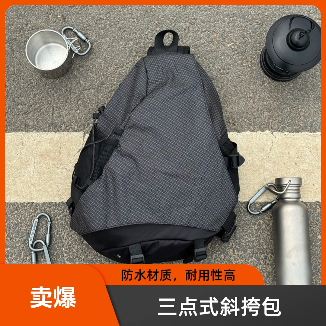 20L三点式斜挎包休闲黑色骑行情侣通勤专业旅行背包女双肩包