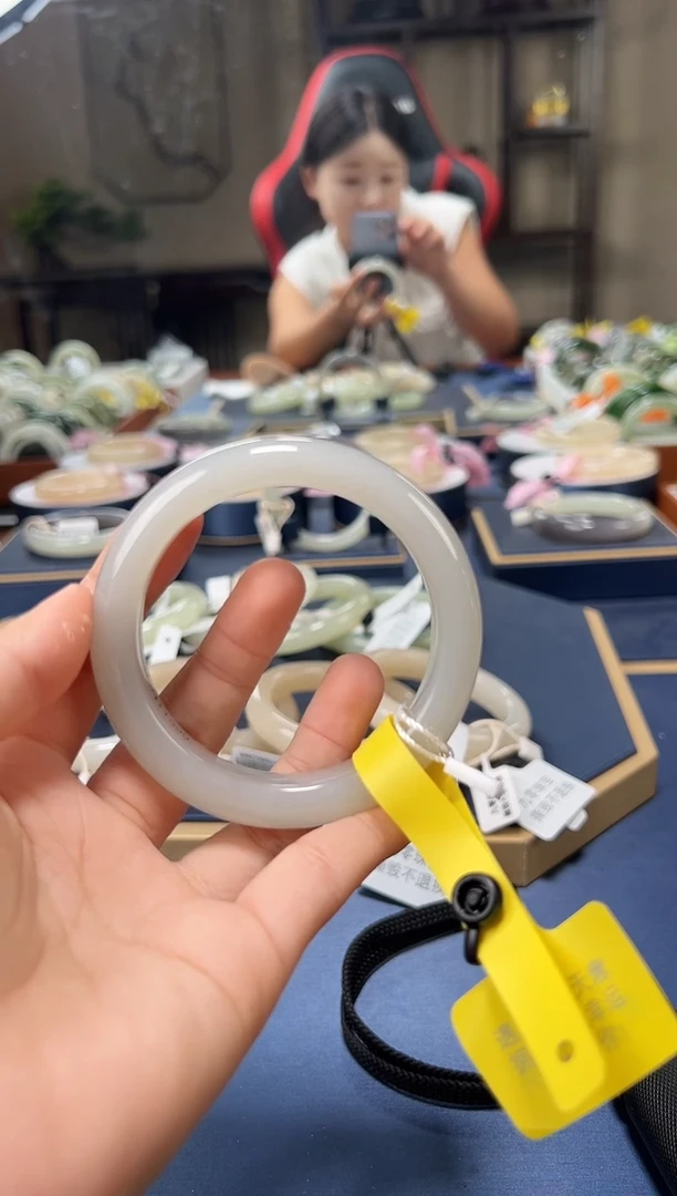 和田玉手镯未镶嵌A0041-56