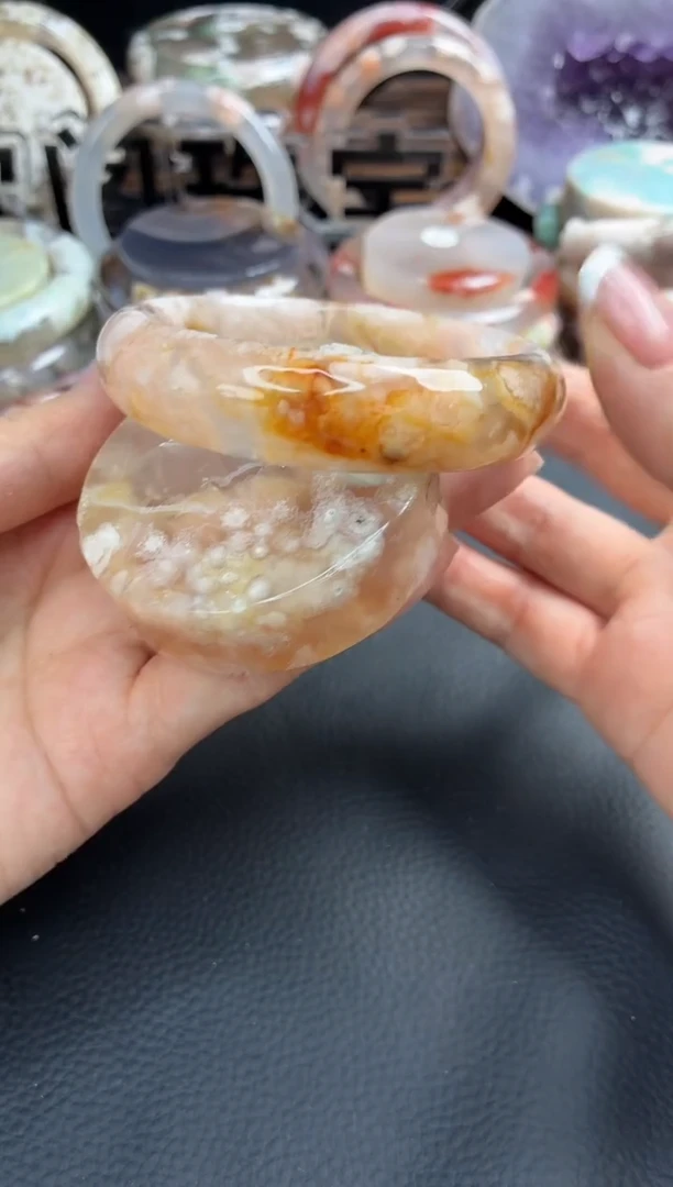 未镶嵌手镯（圆镯）石英质玉57