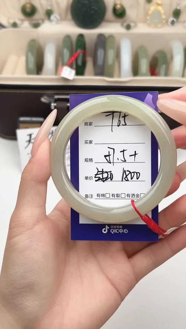 未镶嵌手镯和田玉微色差T65