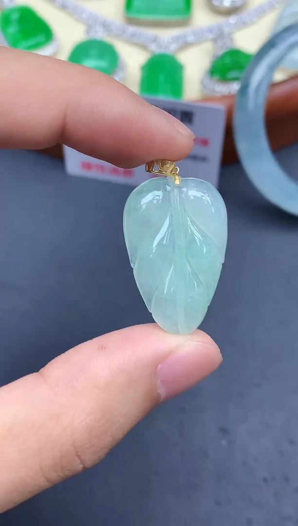 颈饰18K金镶嵌翡翠180-中国好珍宝