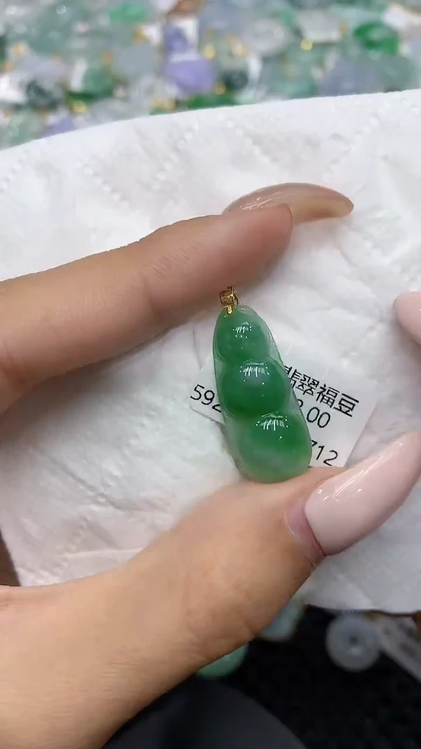颈饰18K金镶嵌翡翠111111111111