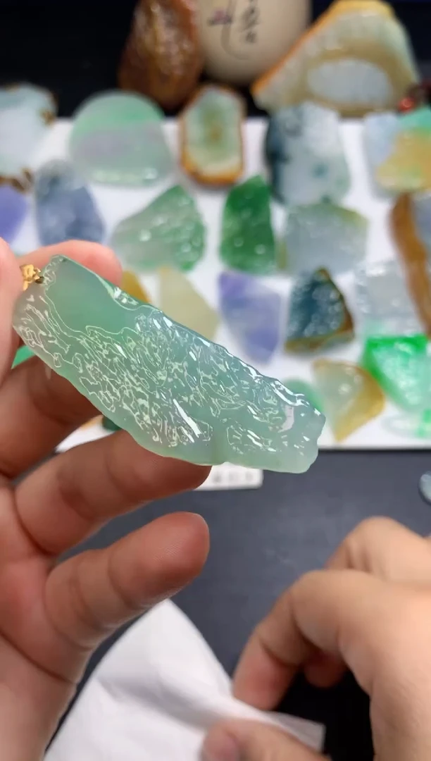 颈饰未镶嵌翡翠