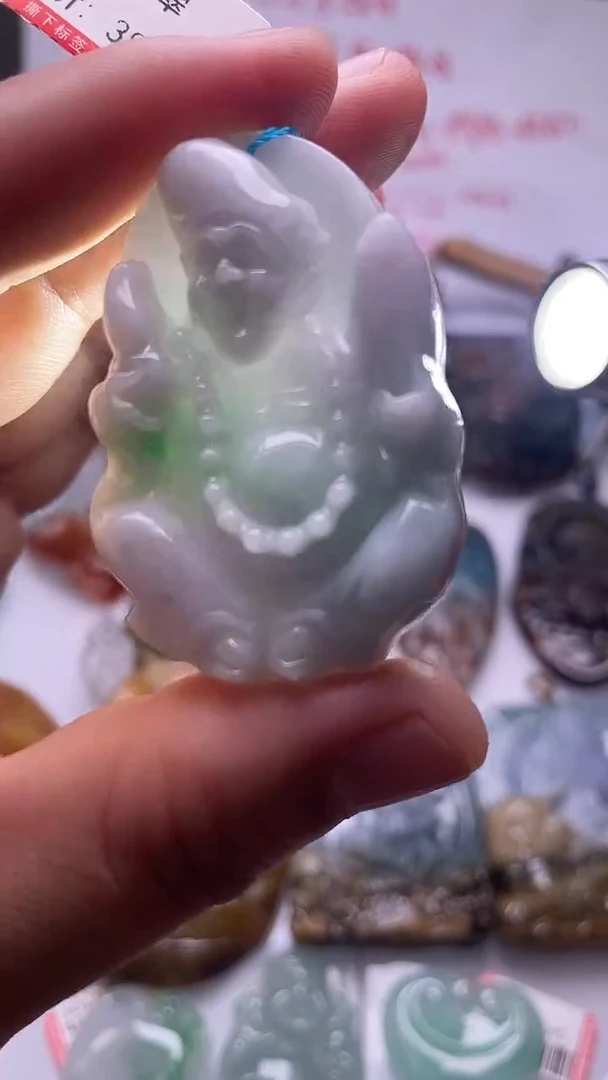 颈饰未镶嵌翡翠济公