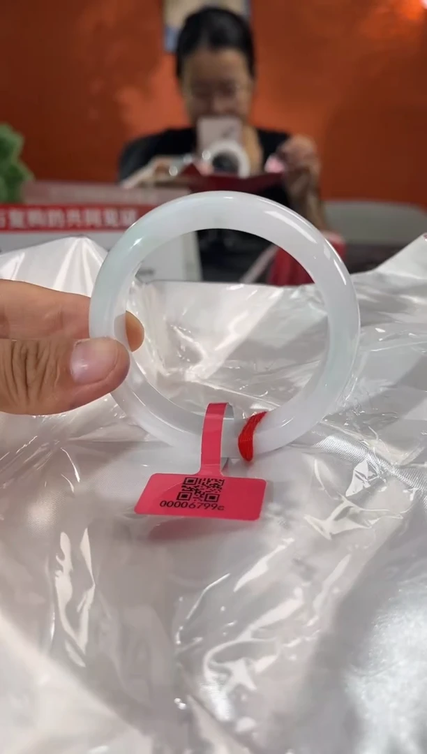 未镶嵌手镯翡翠S****y        圈口55