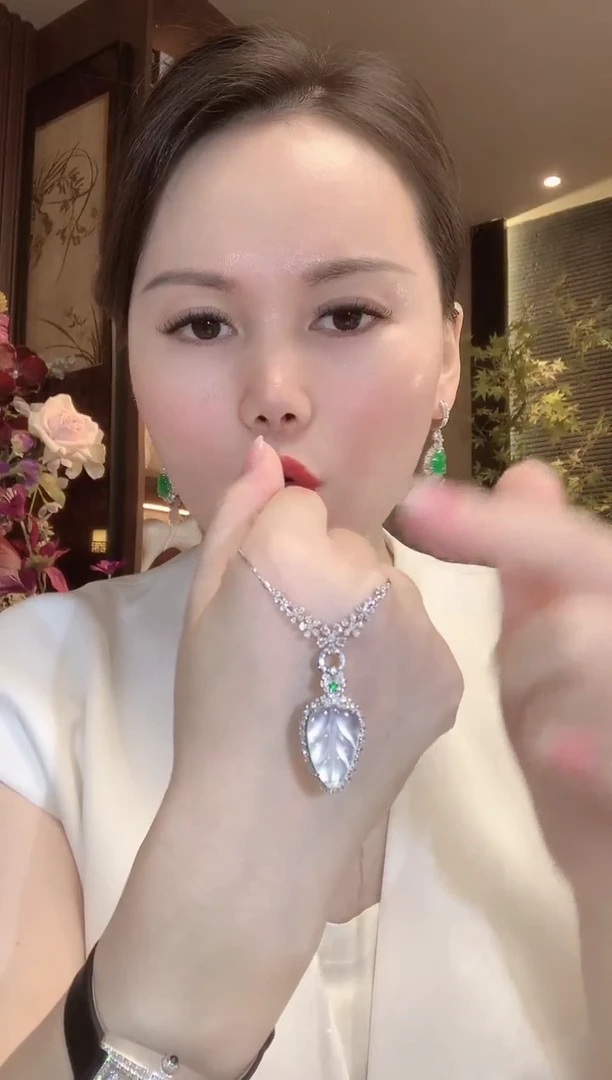 套链18K金镶嵌翡翠A52