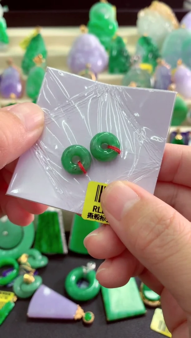 颈饰未镶嵌翡翠挂件