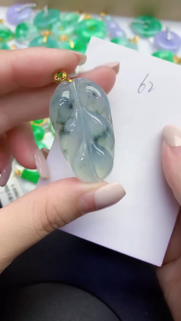 颈饰18K金镶嵌翡翠缅甸天然翡翠A货