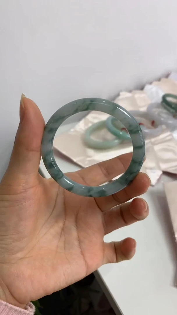 未镶嵌手镯翡翠51.9圆条飘花