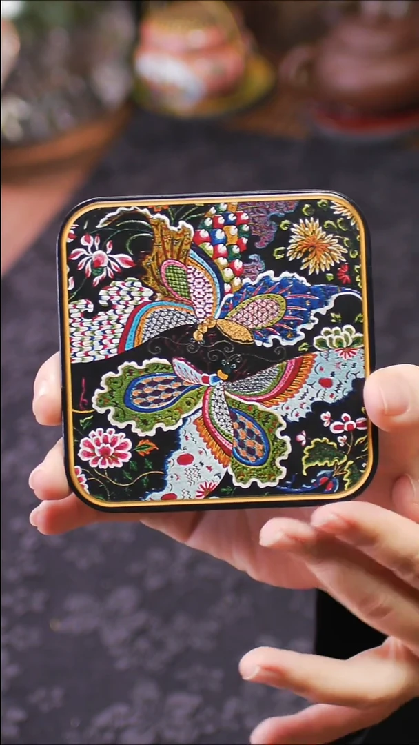 壹藏贰宝蝶恋花图案杯垫一片