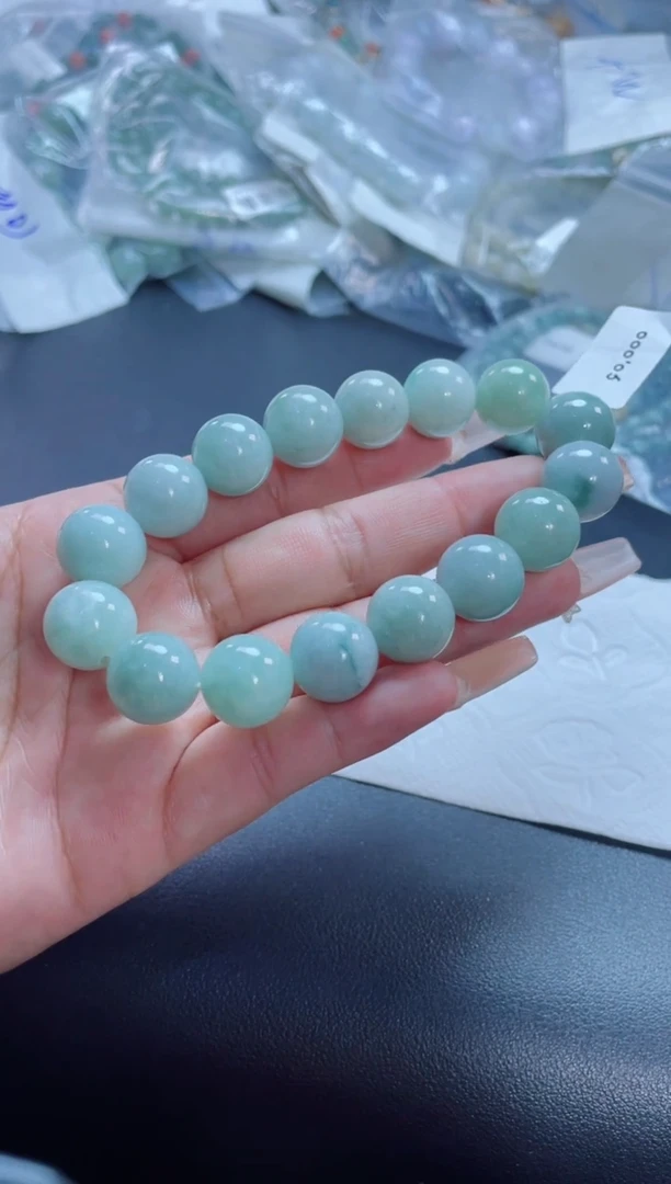 翡翠戒指未镶嵌珠串