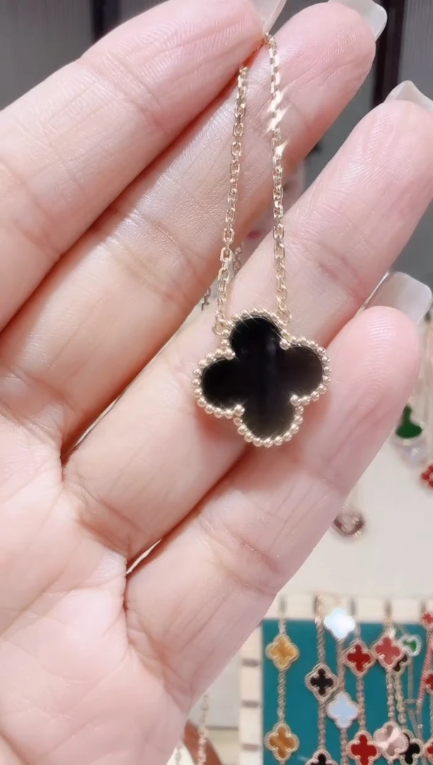 18K金镶嵌套链玛瑙/玉髓套链