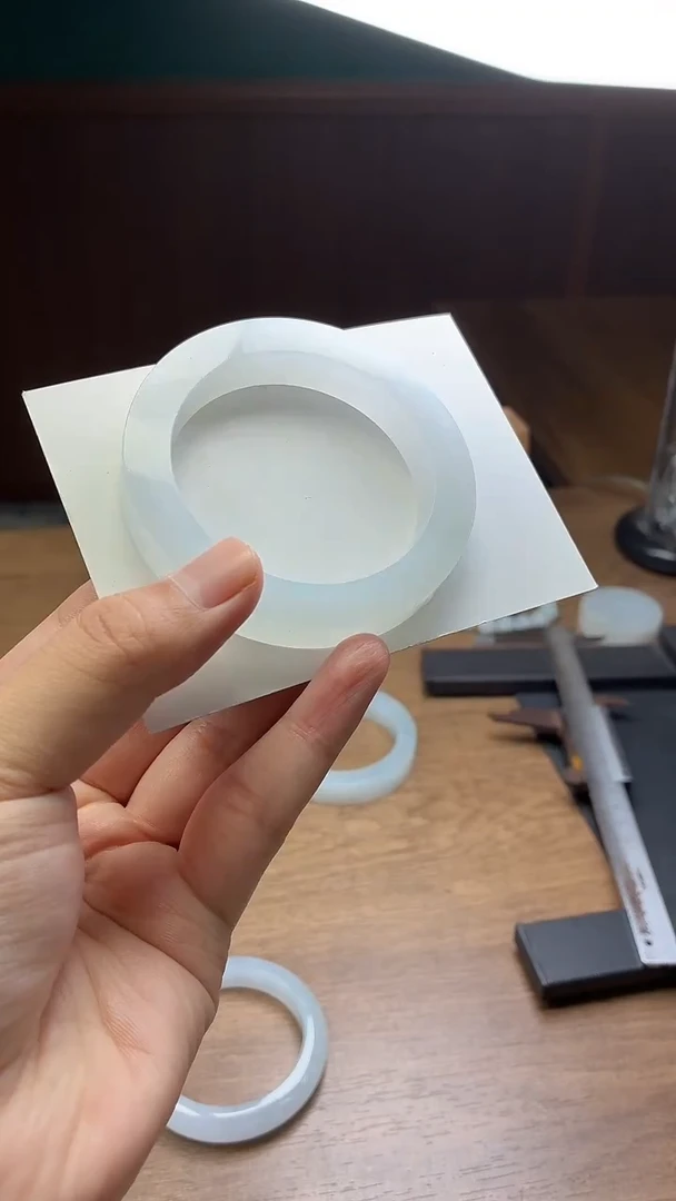 未镶嵌手镯定制翡翠流**舞  定制