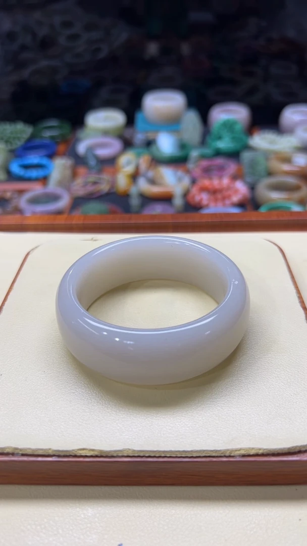 未镶嵌手镯石英质玉红*果092