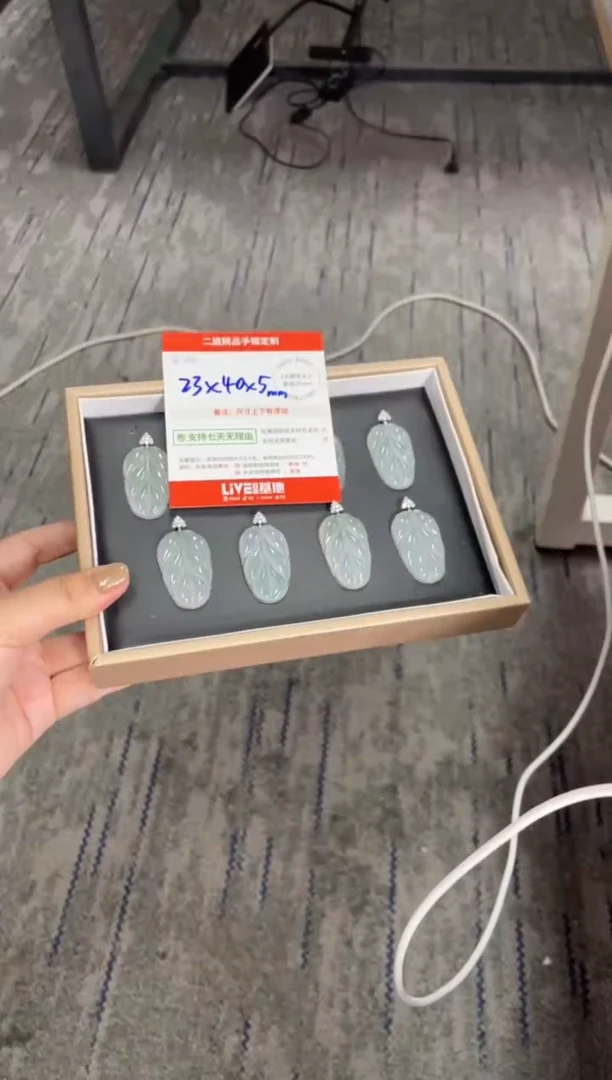 18K金镶嵌挂件翡翠叶子FL13配绳/多样性发其一CP