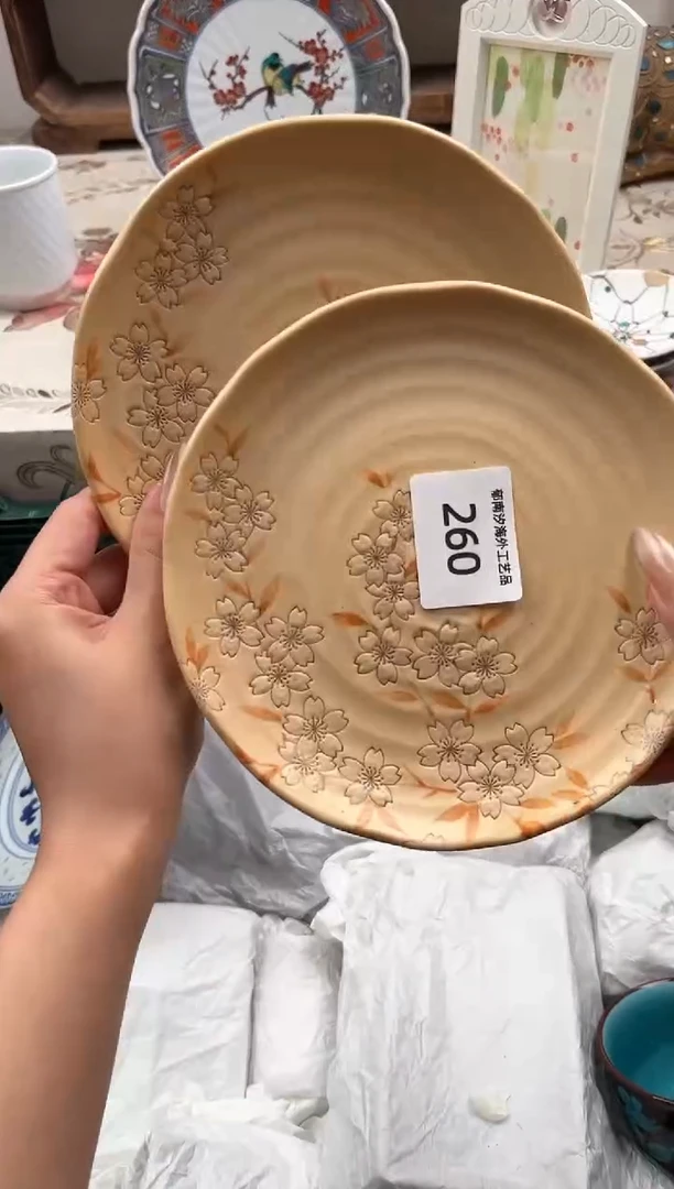 瓷片M****姐G         260