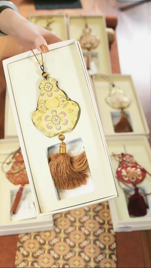 香囊············