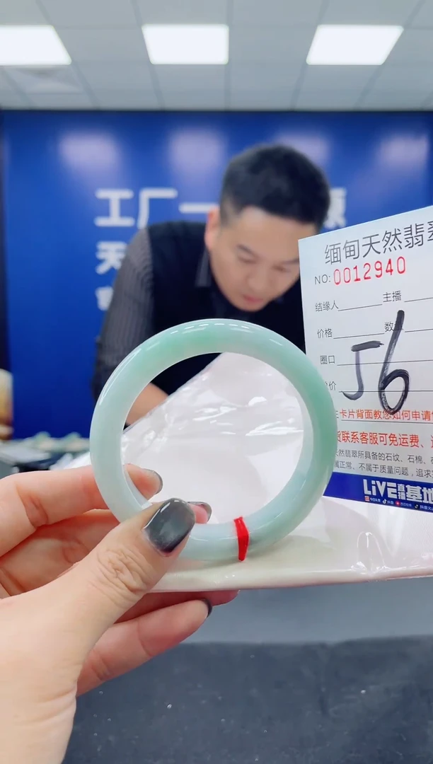 未镶嵌手镯翡翠天然翡翠手镯