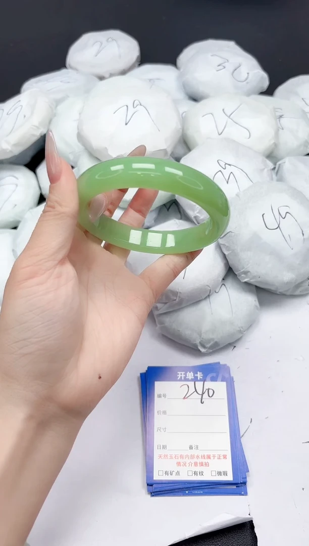 未镶嵌手镯石英质玉240/6364