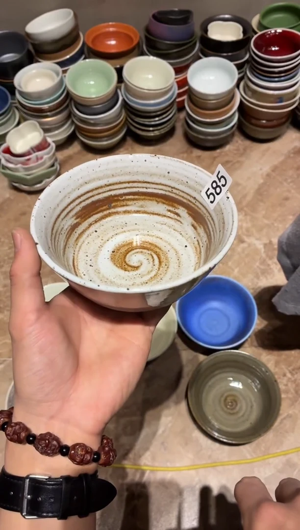 瓷片刘*诺585白麻点马蹄碗1个