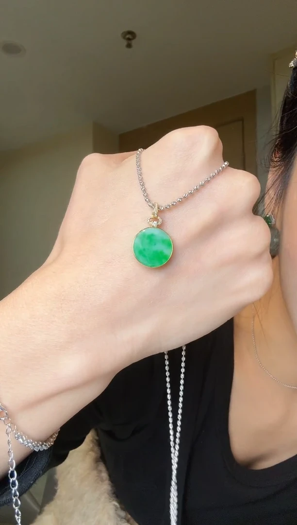 【闪购商品】翡翠吊坠(不含链)18K金镶嵌天然翡翠吊坠