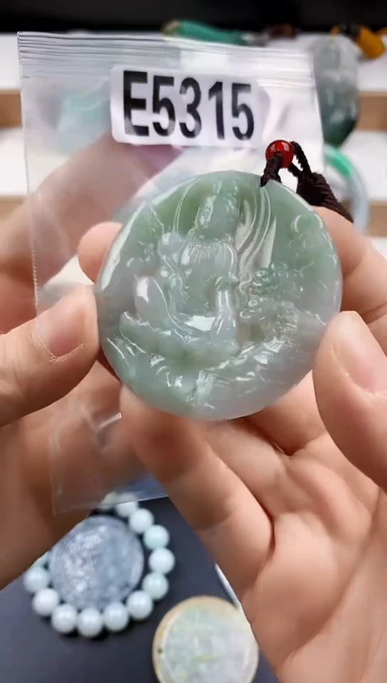 颈饰未镶嵌翡翠天然翡翠吊坠挂件
