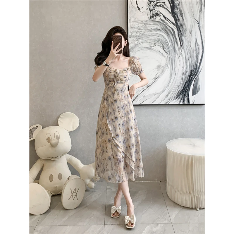 方领碎花连衣裙女夏季新款甜美气质系带收腰显瘦不规则荷叶边长裙