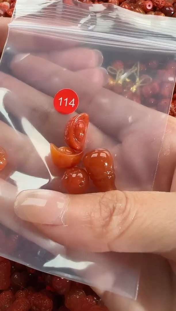 颈饰未镶嵌南红玛瑙1