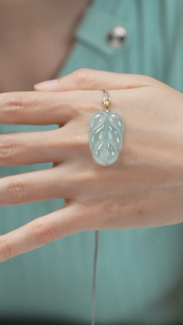 颈饰18K金镶嵌翡翠叶子w0589