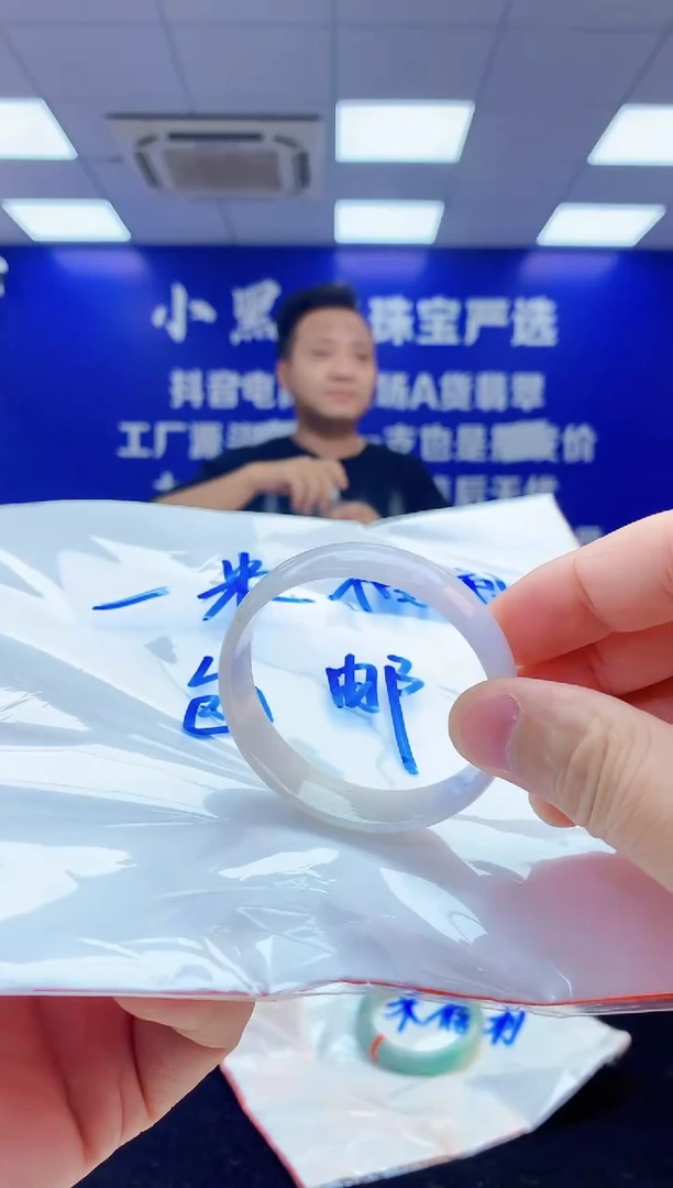 翡翠手镯未镶嵌1天然翡翠默认有瑕完美主义者勿拍