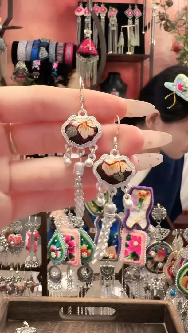 织绣云织谣民族风精美饰品 59