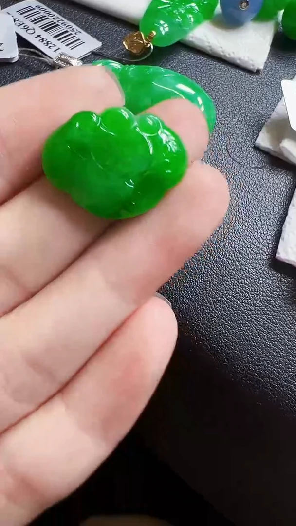 颈饰未镶嵌翡翠如意