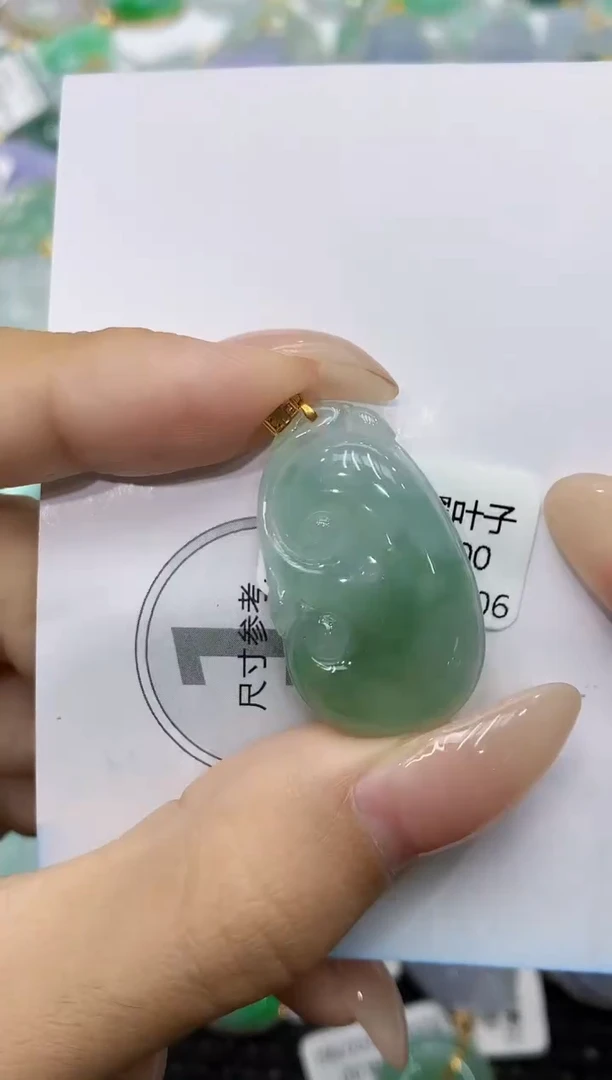 颈饰18K金镶嵌翡翠111111111111