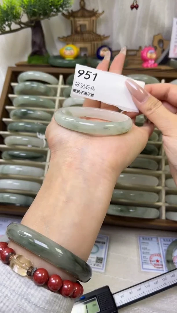 未镶嵌手镯石英质玉微瑕951