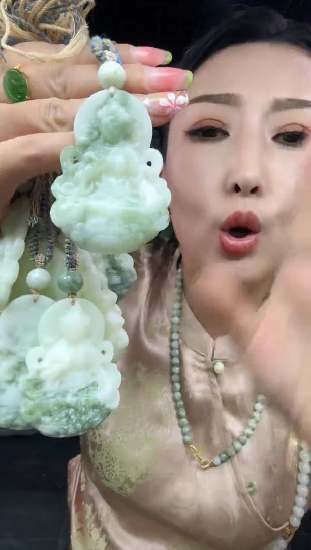 岫玉未镶嵌颈饰65老油翠度母