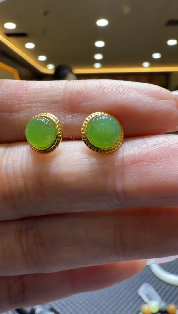 颈饰未镶嵌和田玉春*耳饰一对