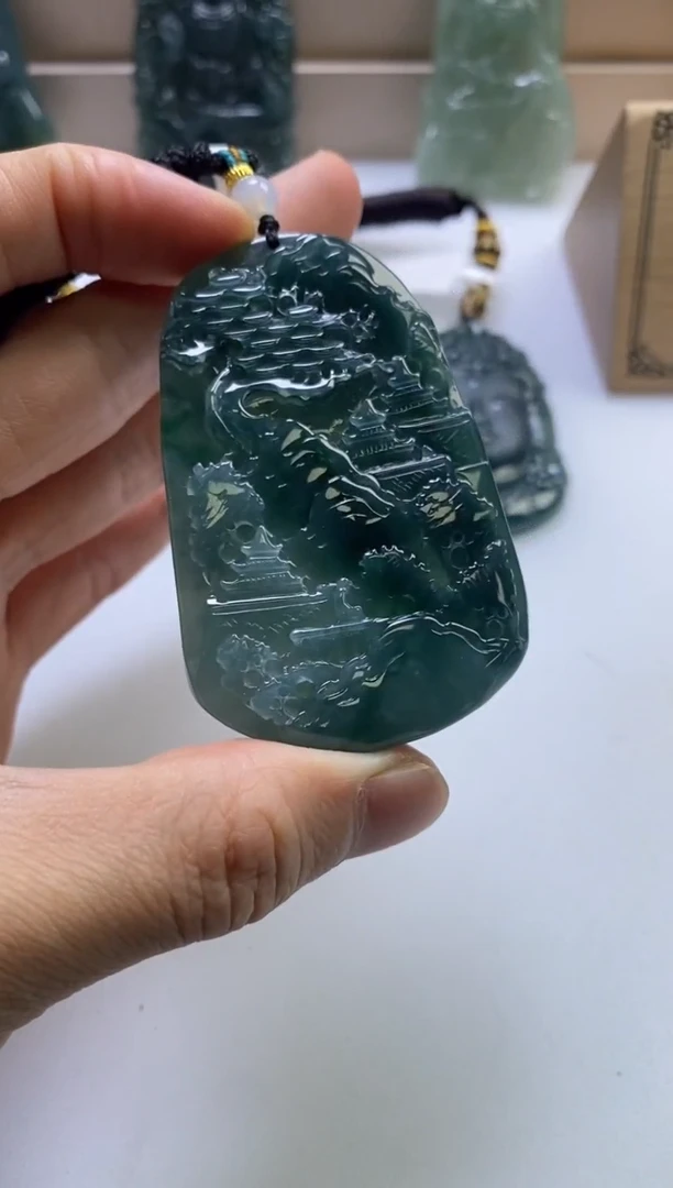 颈饰未镶嵌翡翠