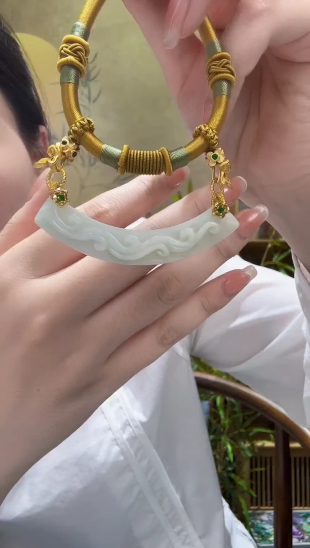 翡翠未镶嵌颈饰吊坠