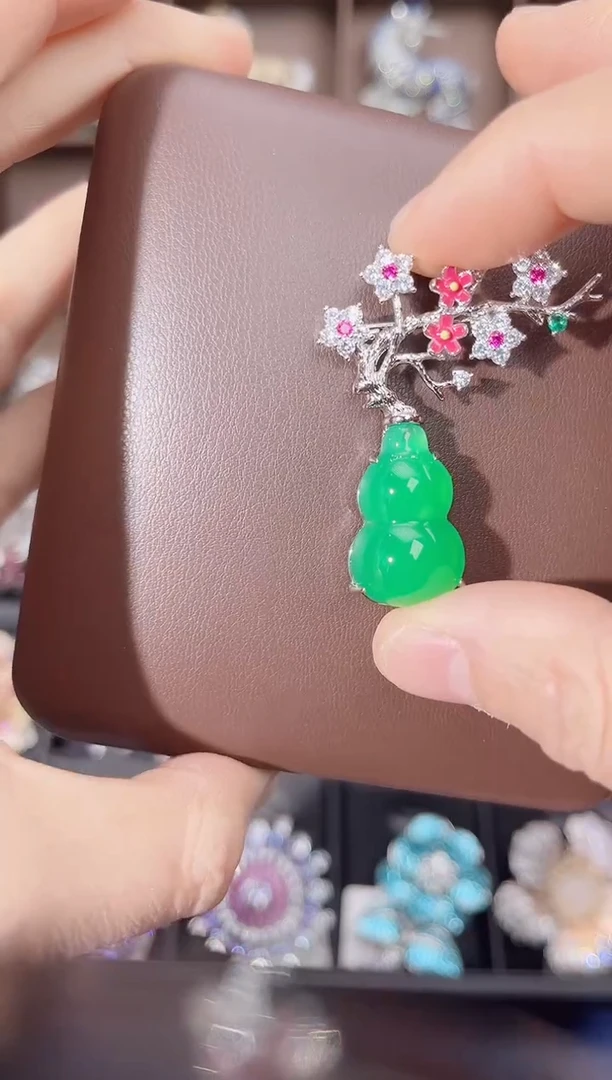 锆石铜合金绿葫芦胸针