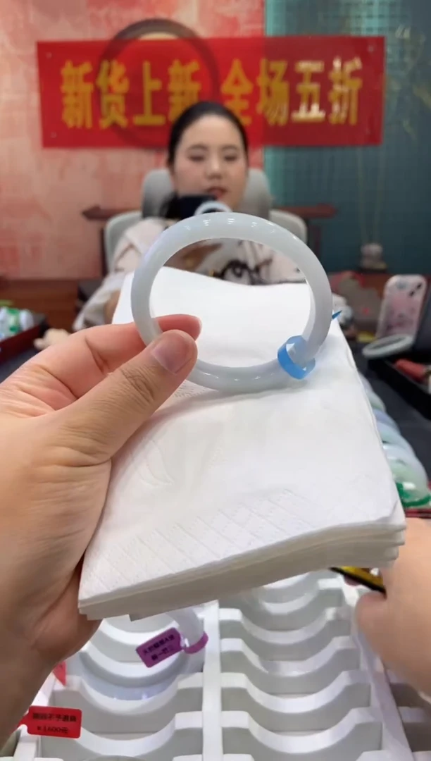 翡翠手镯未镶嵌多人00026269