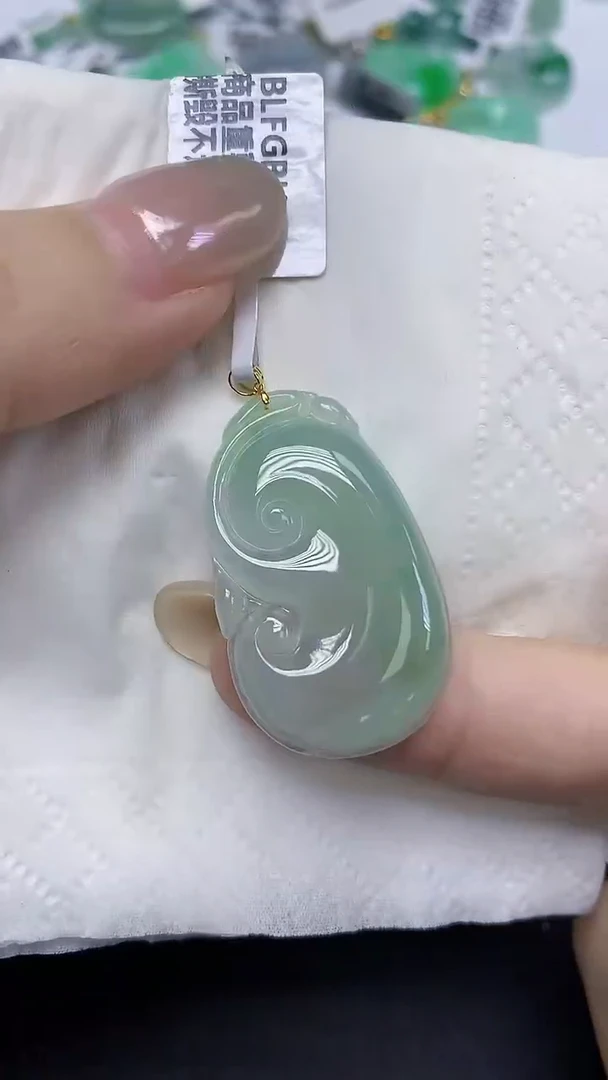 翡翠18K金镶嵌颈饰天然缅甸翡翠A货